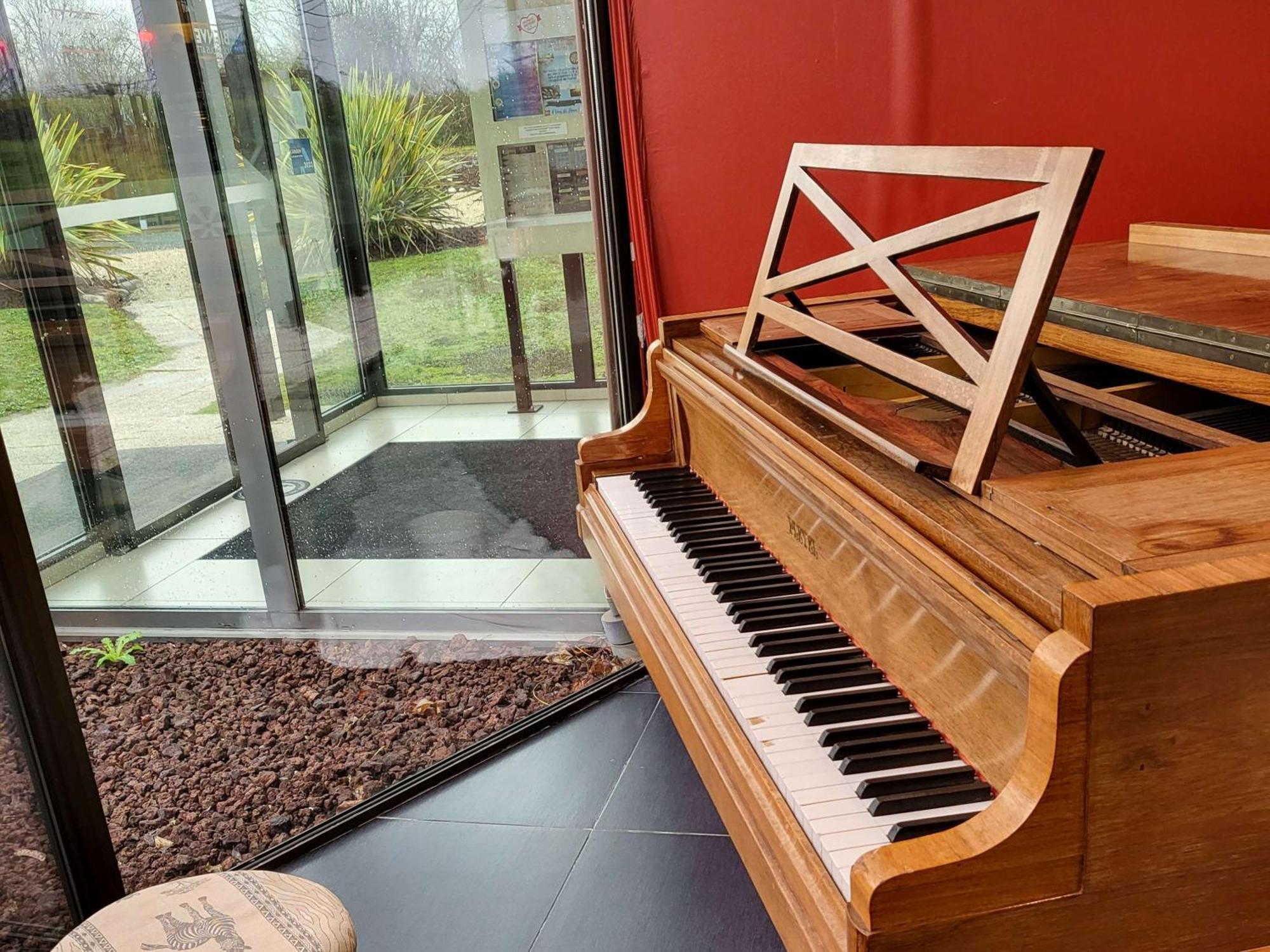 Ibis Saintes Hotel Екстериор снимка